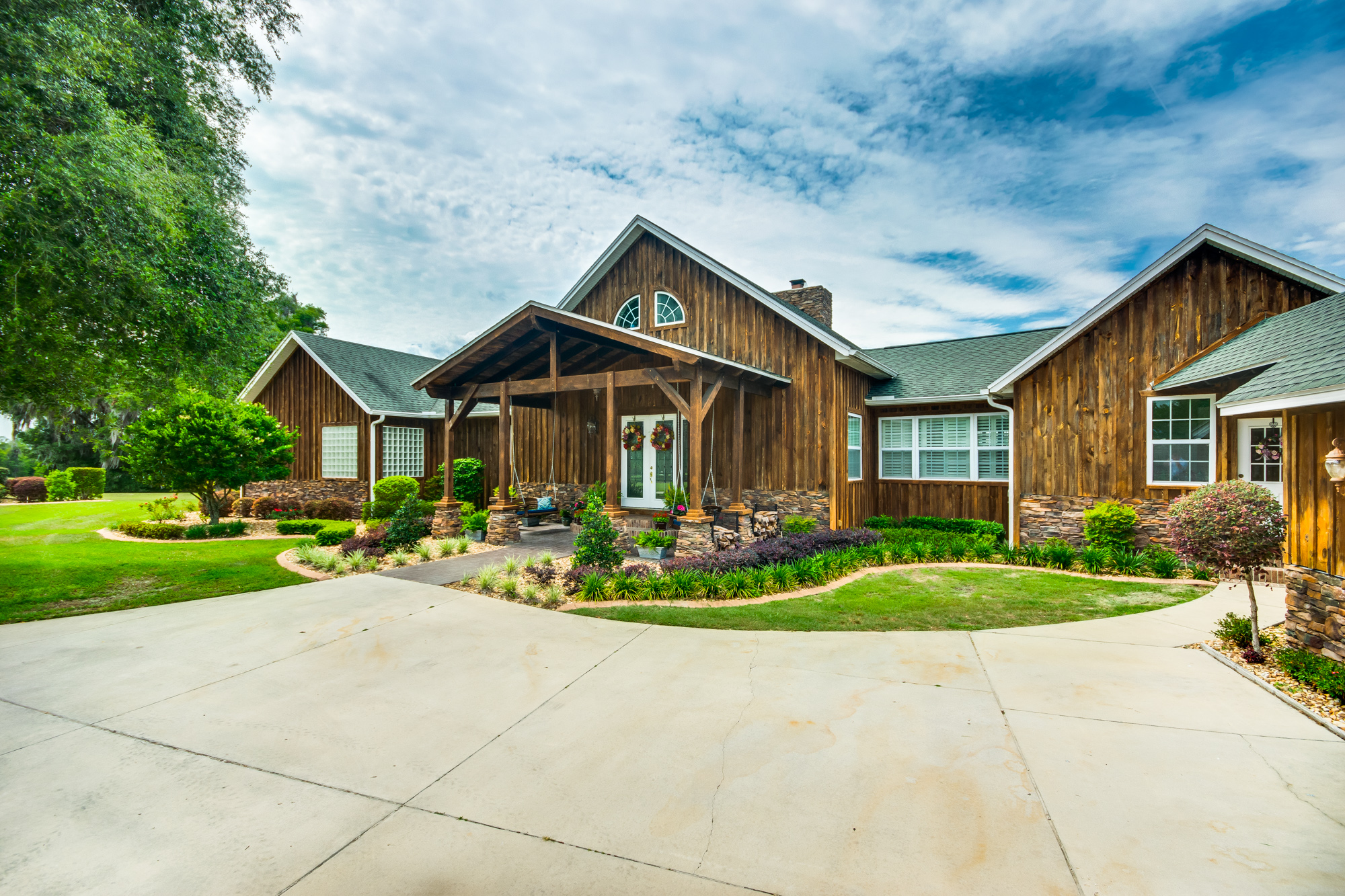 Log Cabin Homes | Rustic and Luxurious Log Cabin Homes in Central Florida