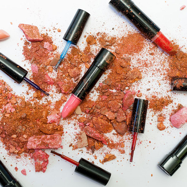 Scattered cosmetics