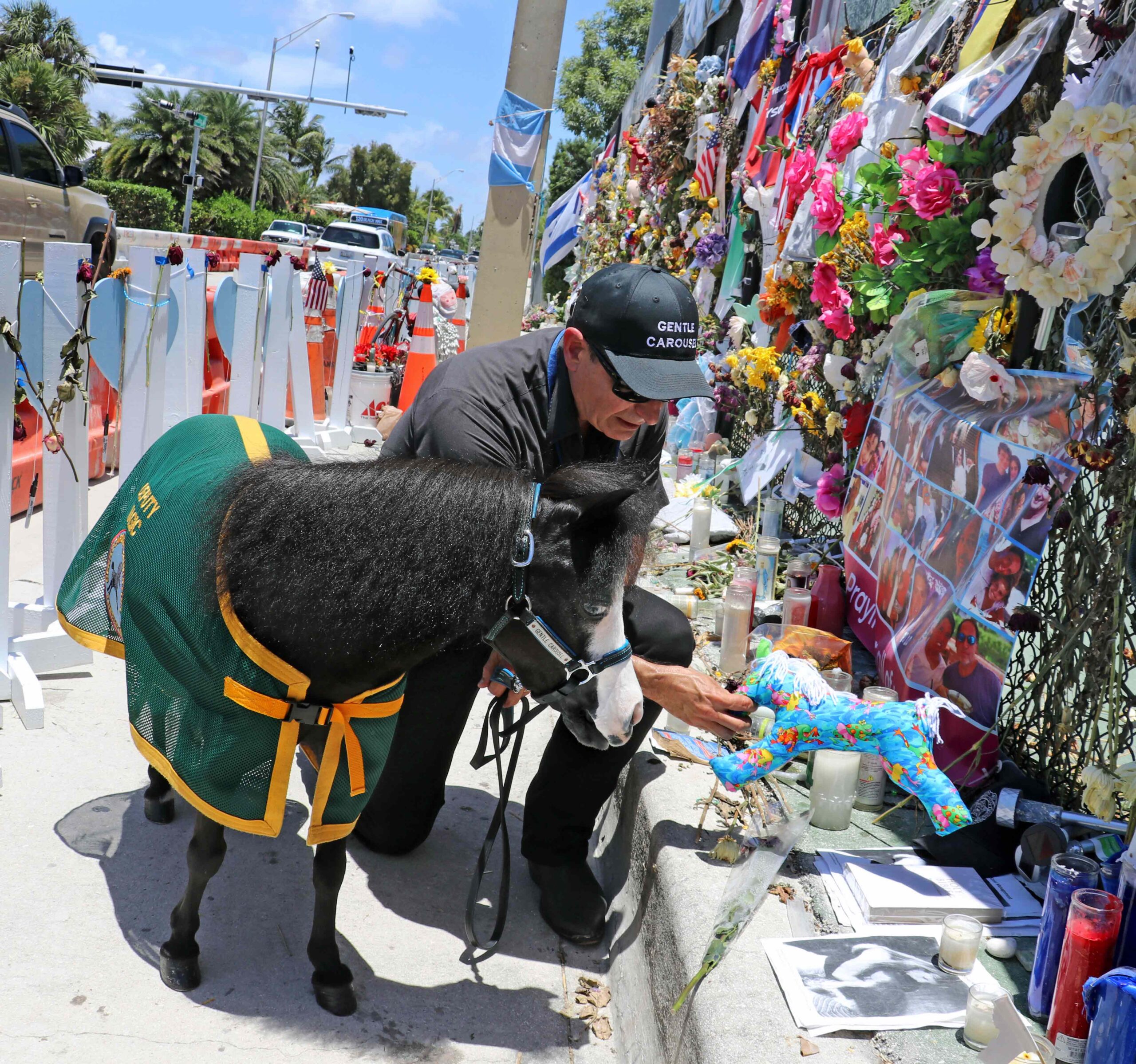 Magic visiting the Surfside condominium collapse site.