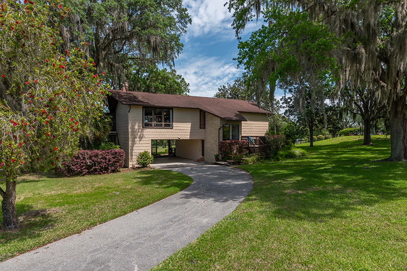 The front of the home at 7669 NW 56th Place, Ocala, Florida 34482