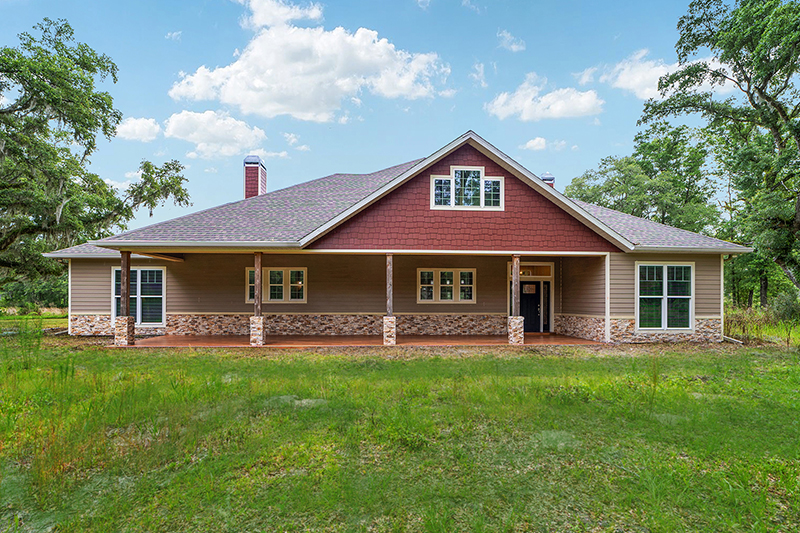 The front of the home at 18899 SW 77th Place Road, Dunnellon, FL 34432