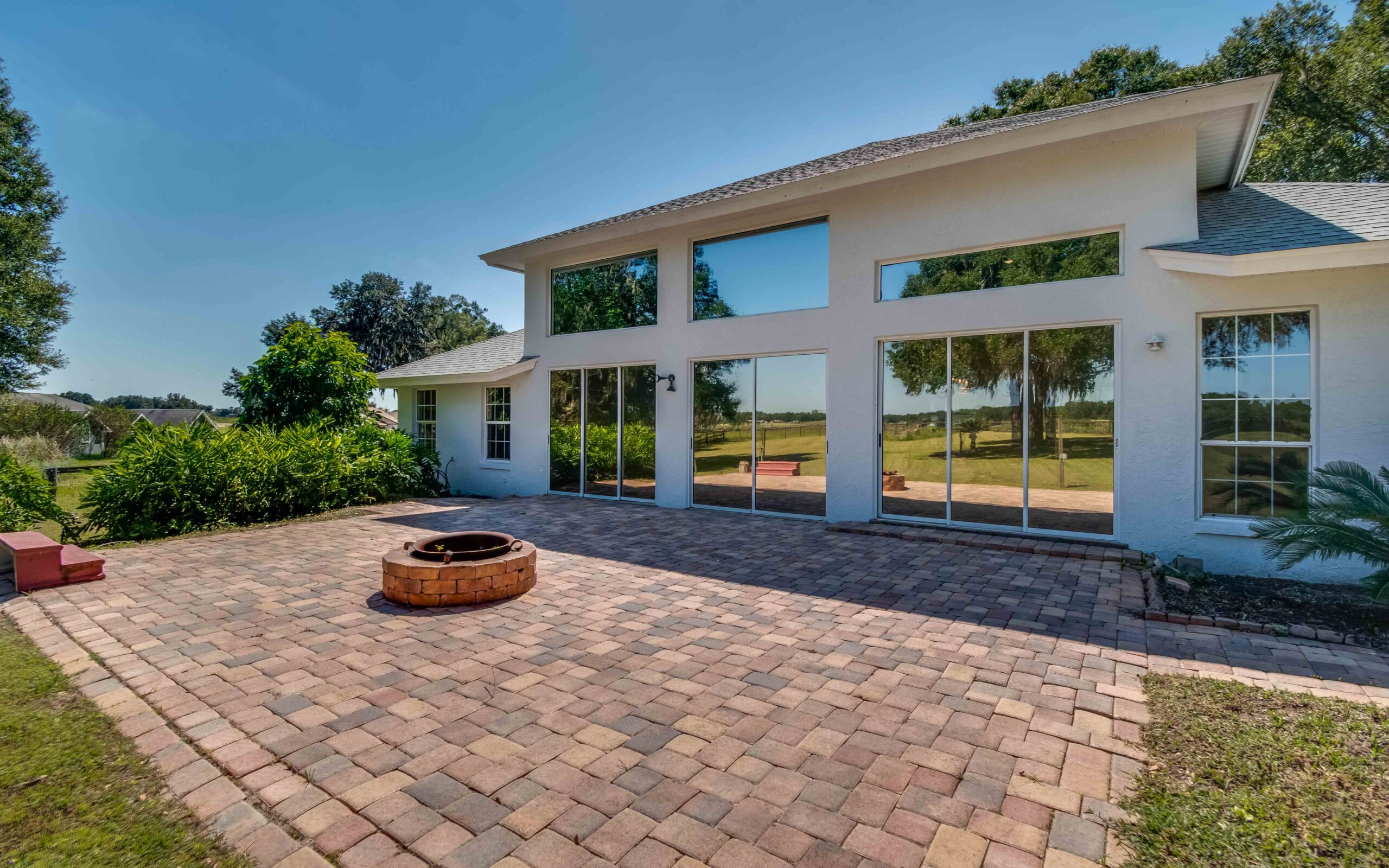 The paver patio at 1011 NE 122nd Street, Ocala, FL 34479