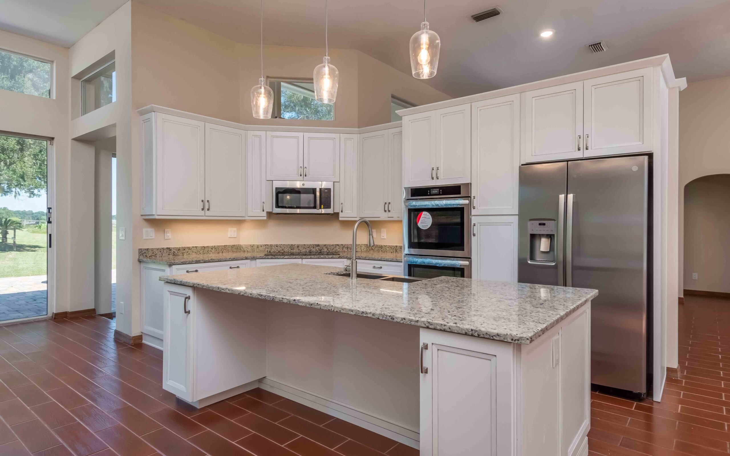 The stunning kitchen at 1011 NE 122nd Street, Ocala, FL 34479