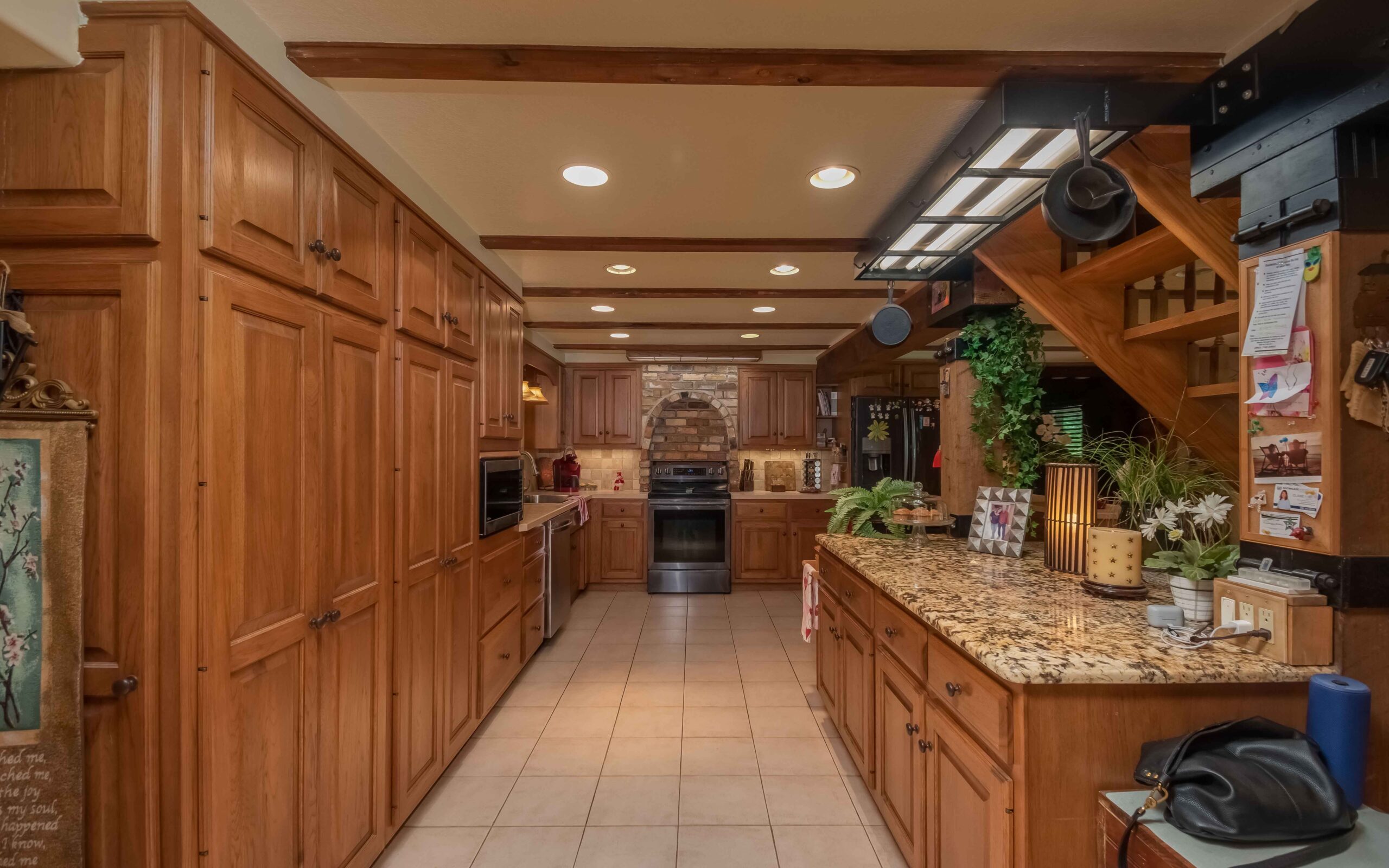 The multi-story entry way at 5028 W Anthony Road, Ocala, Florida 34475