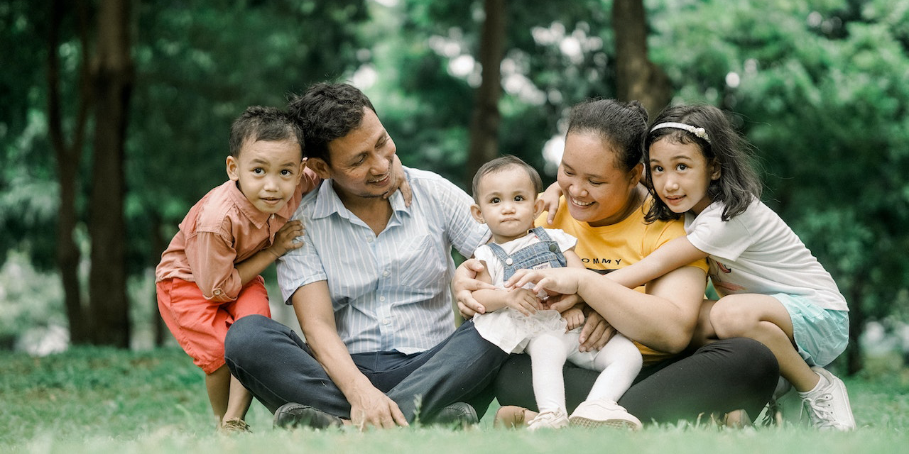 A smiling family.