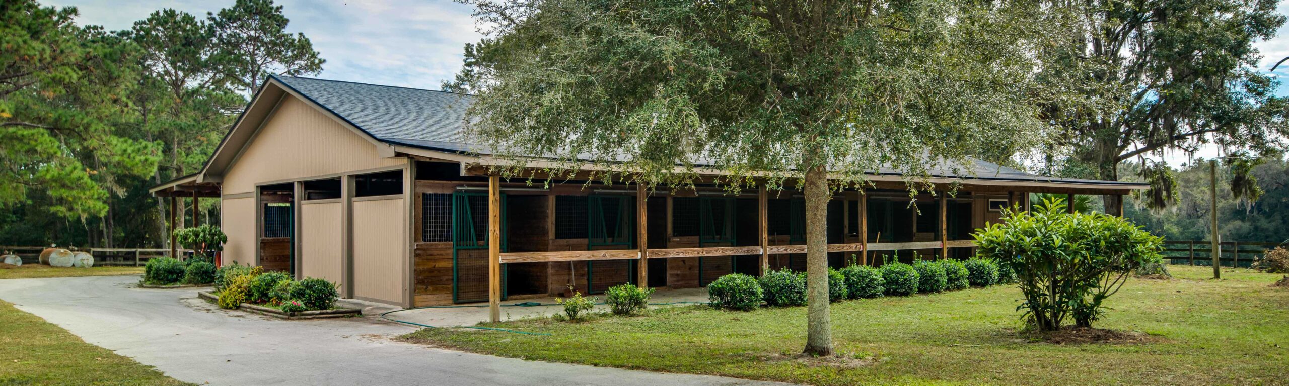 An attractive Shedrow Barn