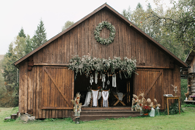 Authentic,Wedding,In,A,Wooden,Barn Authentic Wedding In A Wooden Barn