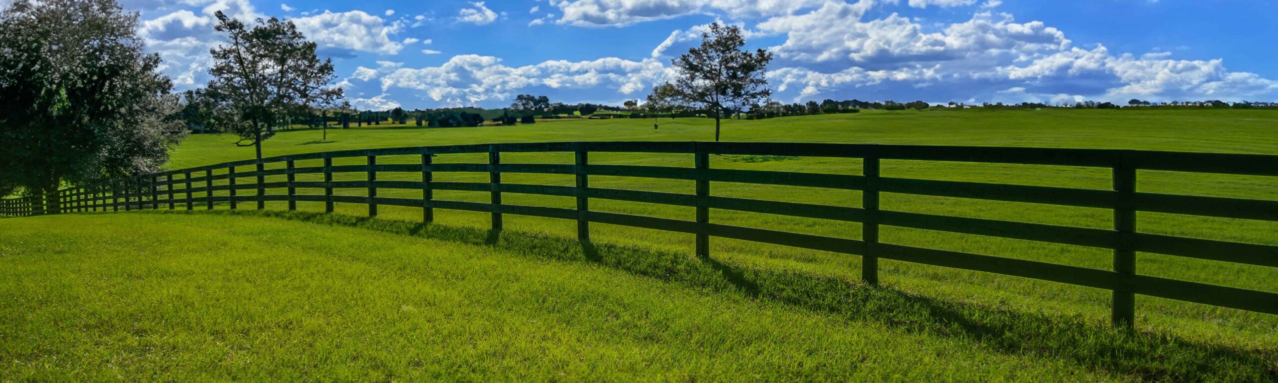 header_fencing An attractive Shedrow Barn
