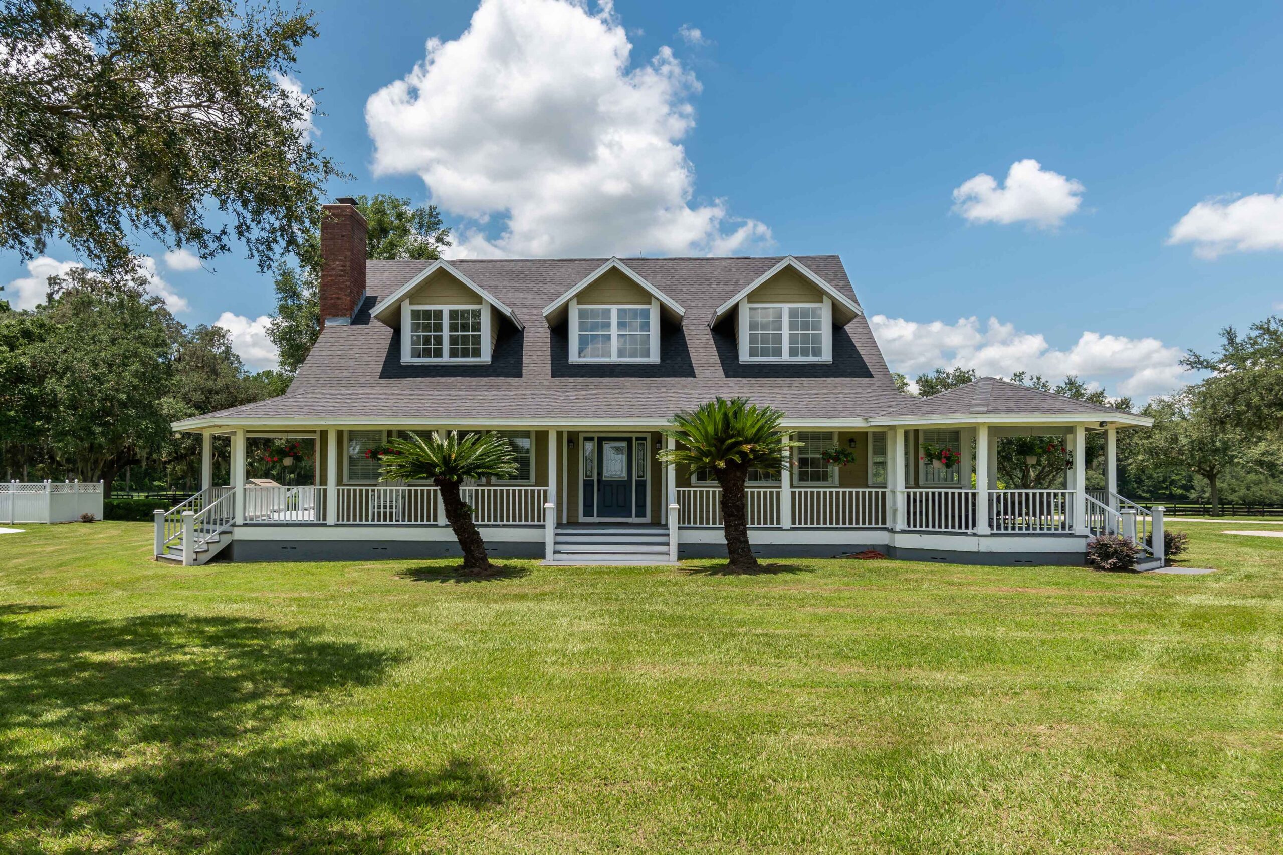 The front of the home at 18899 SW 77th Place Road, Dunnellon, FL 34432