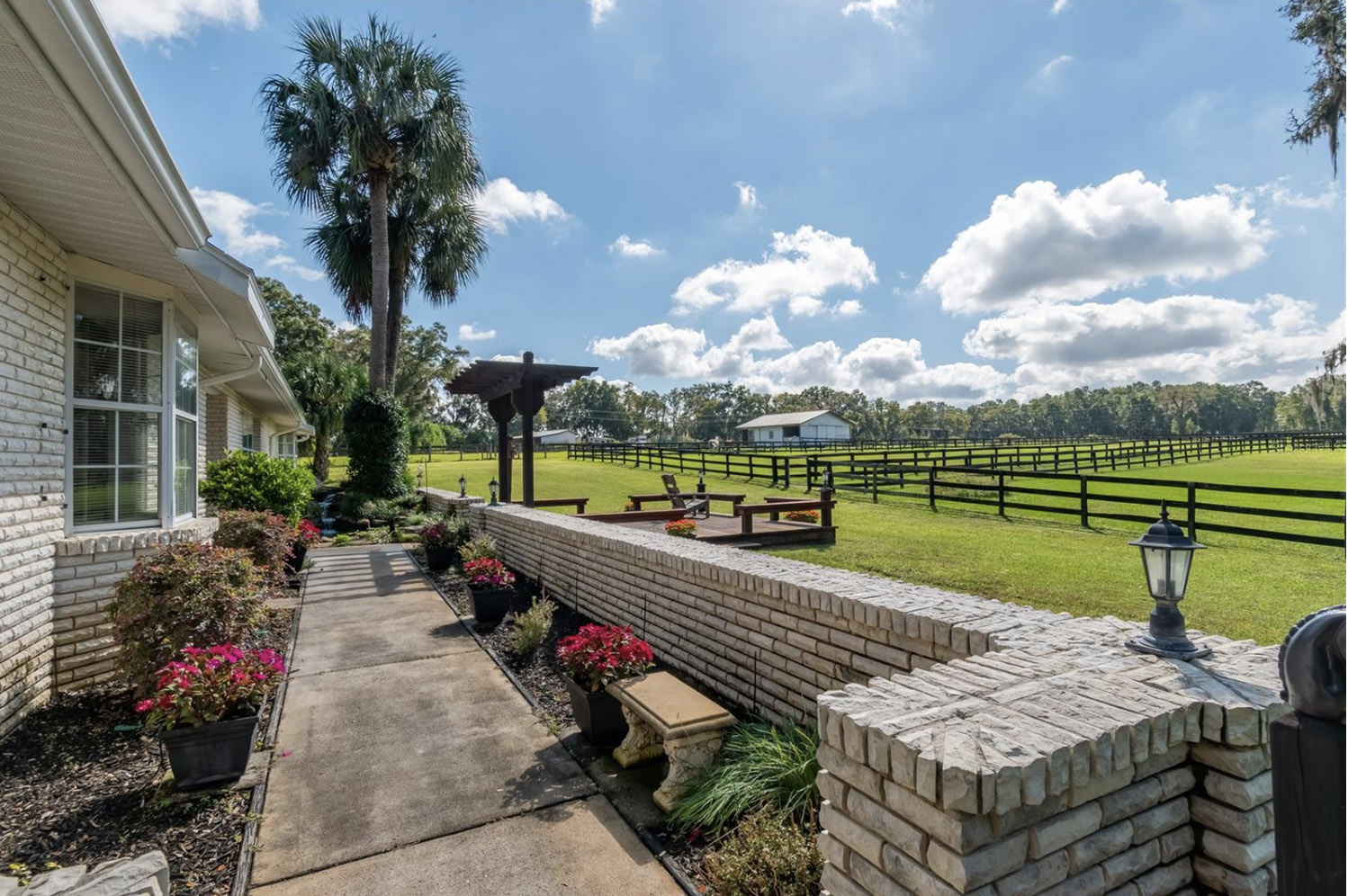 The kitchen of 12500 NW 100th St, Ocala, FL 34482