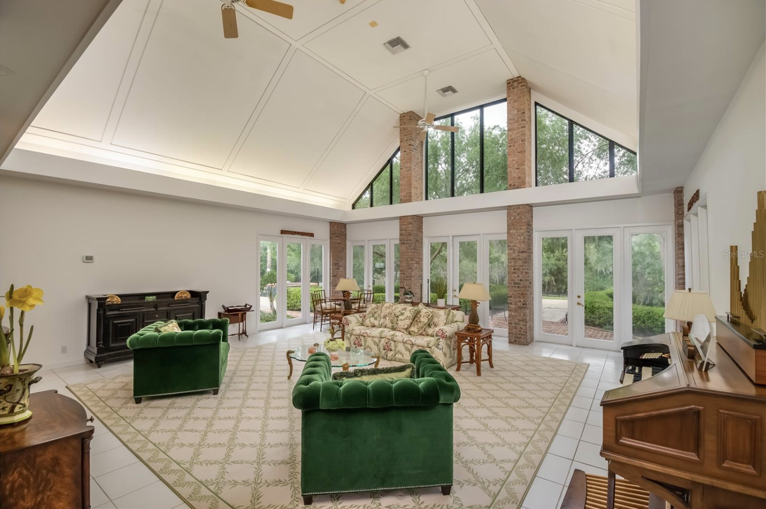 The kitchen of 12500 NW 100th St, Ocala, FL 34482