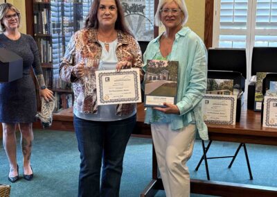 Valerie presenting Jeaneen Crisante with her award.